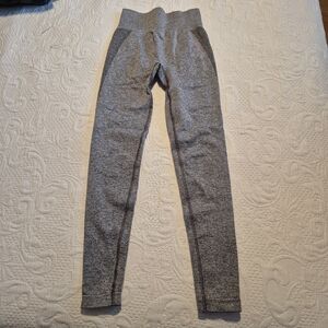 Gymshark women's size Small gray with pink accents EUC